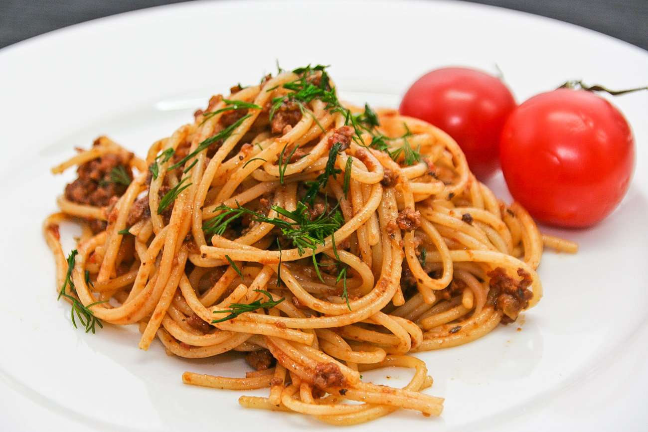  3 способа сделать из спагетти ароматное блюдо, которое домочадцы съедят без остатка и добавки попросят