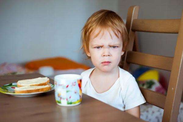 Ребёнок плохо ест: 3 правила для обеспокоенных родителей. Плохой аппетит у ребёнка: рыбий жир