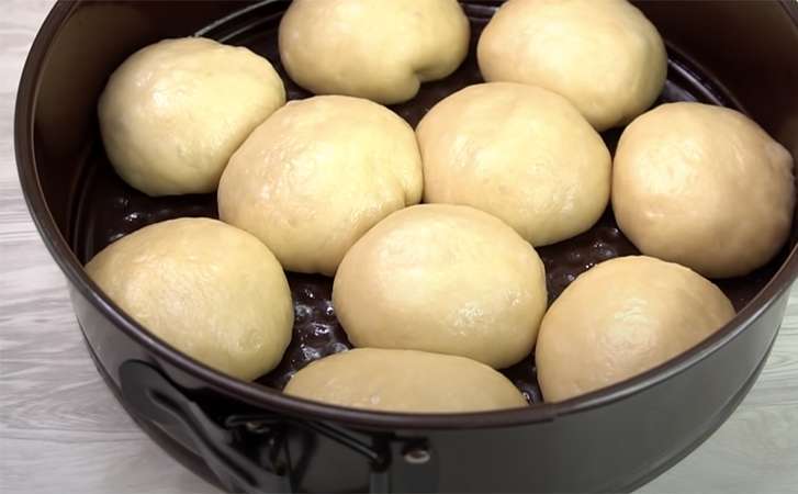  Ставим тесто только на яйцах и готовим пирог: воздушный как пух и черствеет несколько дней