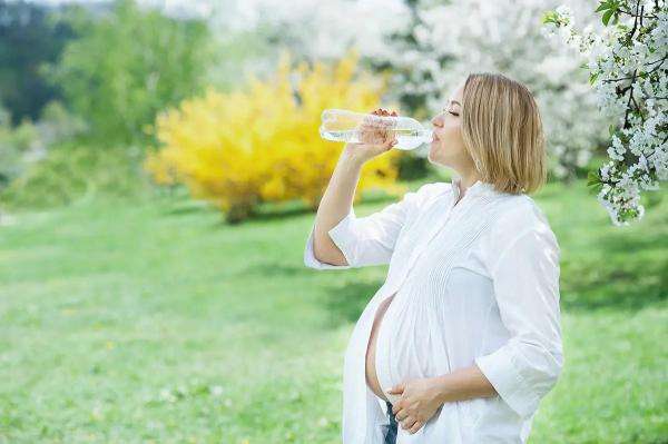 Жара и беременность: как себя вести, чтобы не навредить. Что есть и пить беременной в жару