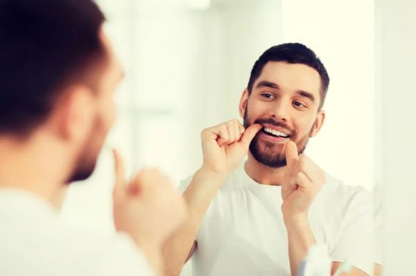 Что лучше - ирригатор или зубная нить? Как пользоваться зубной нитью и ирригатором