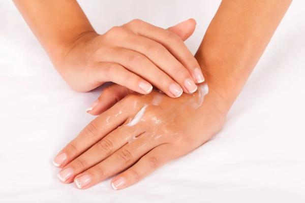 Популярные советы по омоложению кожи рук – работают или нет? Мнение эксперта. Как ухаживать за кожей рук?